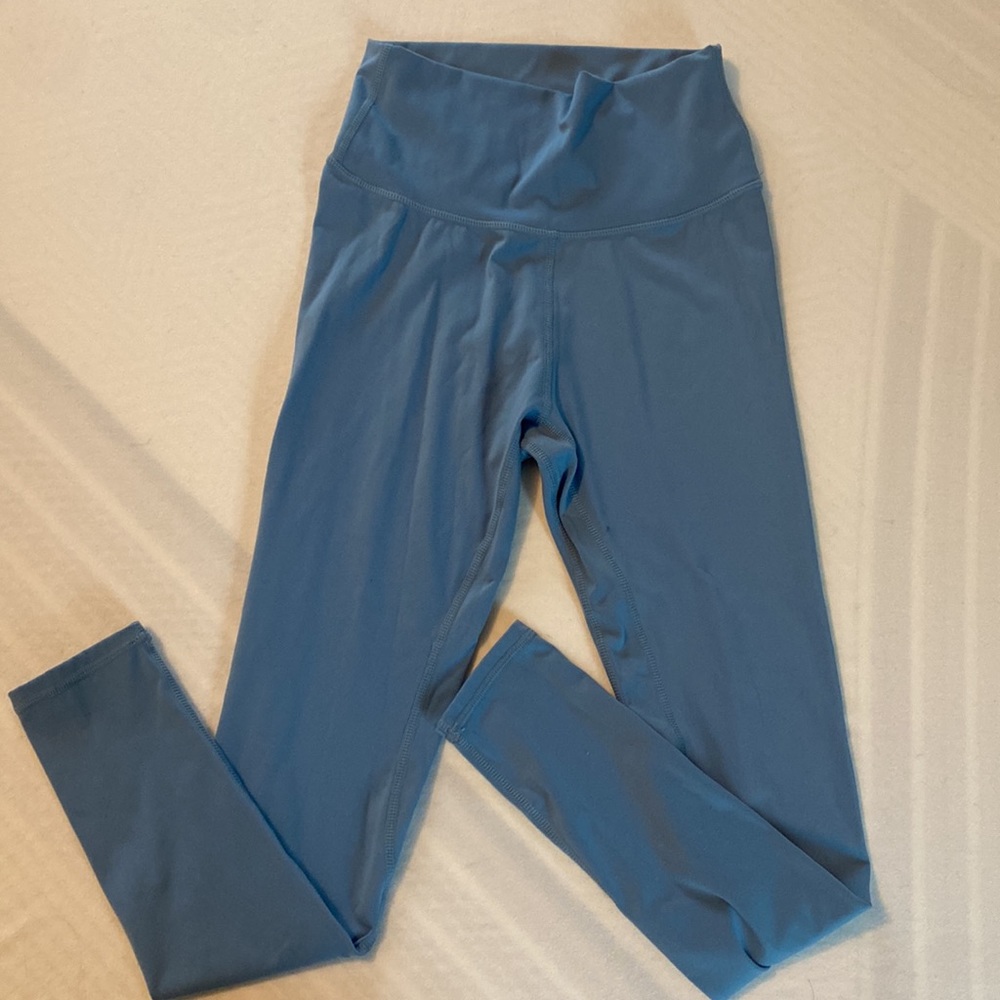 lululemon Align™ High-Rise Crop 23"
{new & like new} leggings size 2